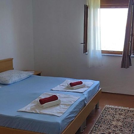 Apartmani Ana Karlobag Exterior photo