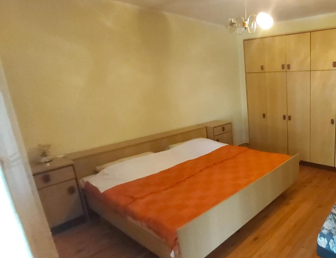 Apartmani Ana Karlobag Exterior photo