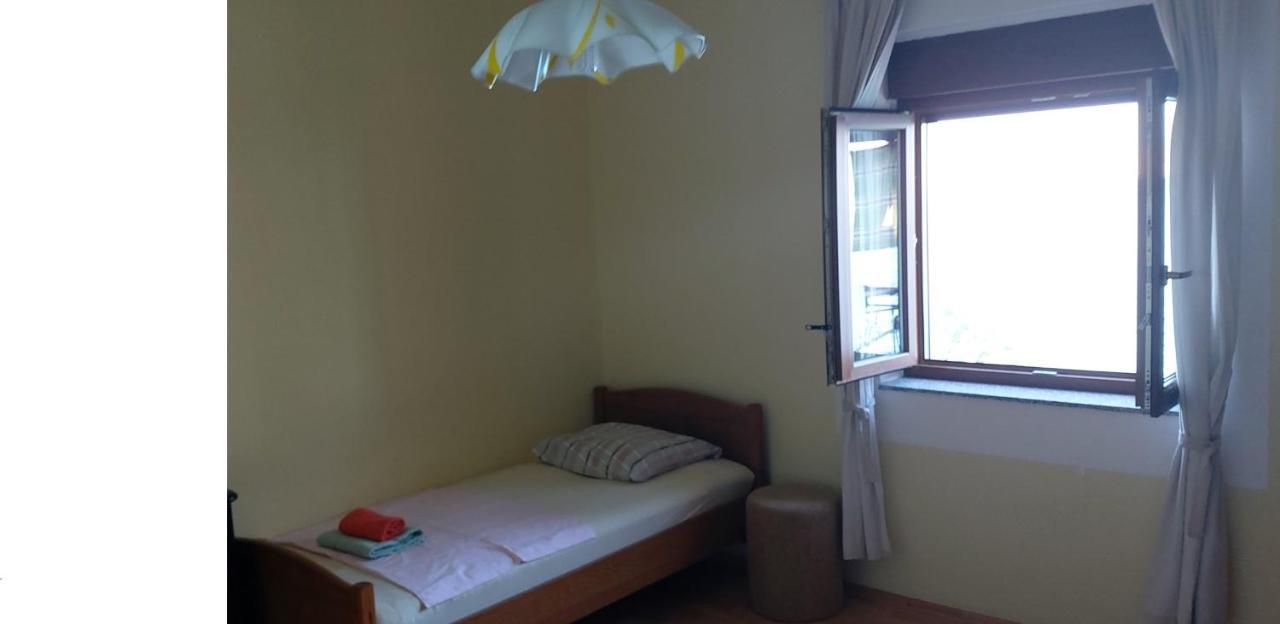 Apartmani Ana Karlobag Exterior photo