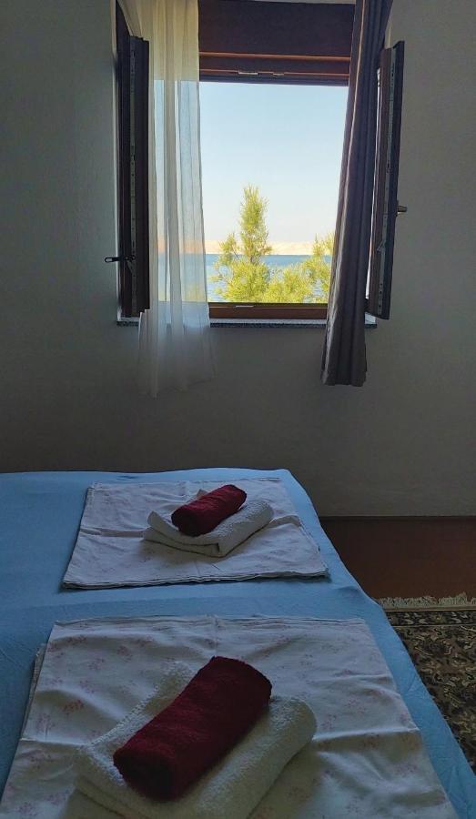 Apartmani Ana Karlobag Exterior photo