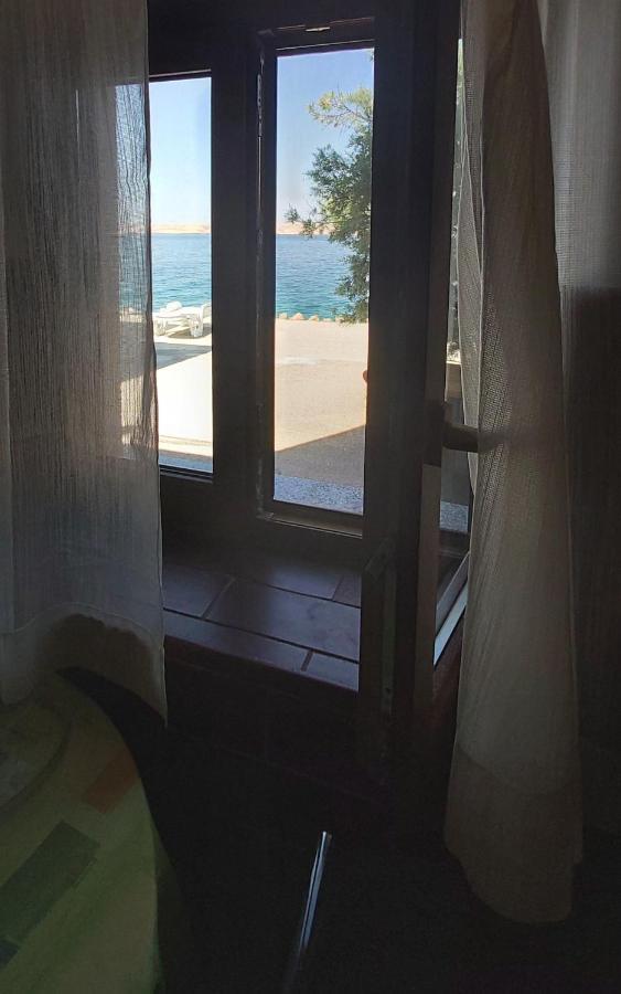 Apartmani Ana Karlobag Exterior photo